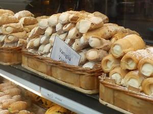 Ăَq